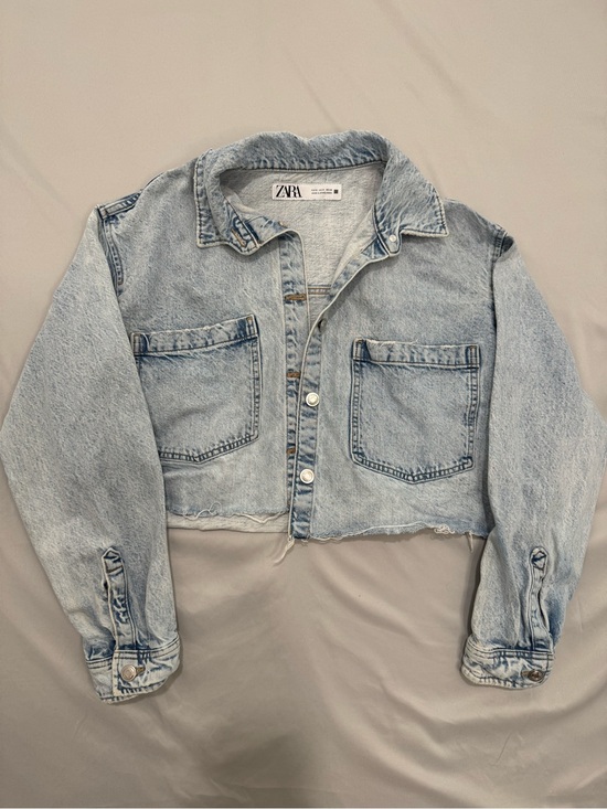 Zara Jackets & Blazers - Zara Cropped Raw Hem Denim Jacket Light Wash Size S